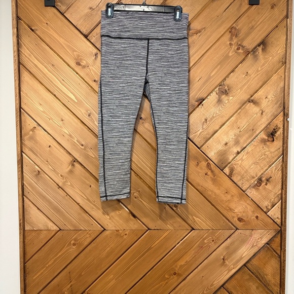 Athleta Women's White & Black Striped Capris Small - Picture 2 of 6